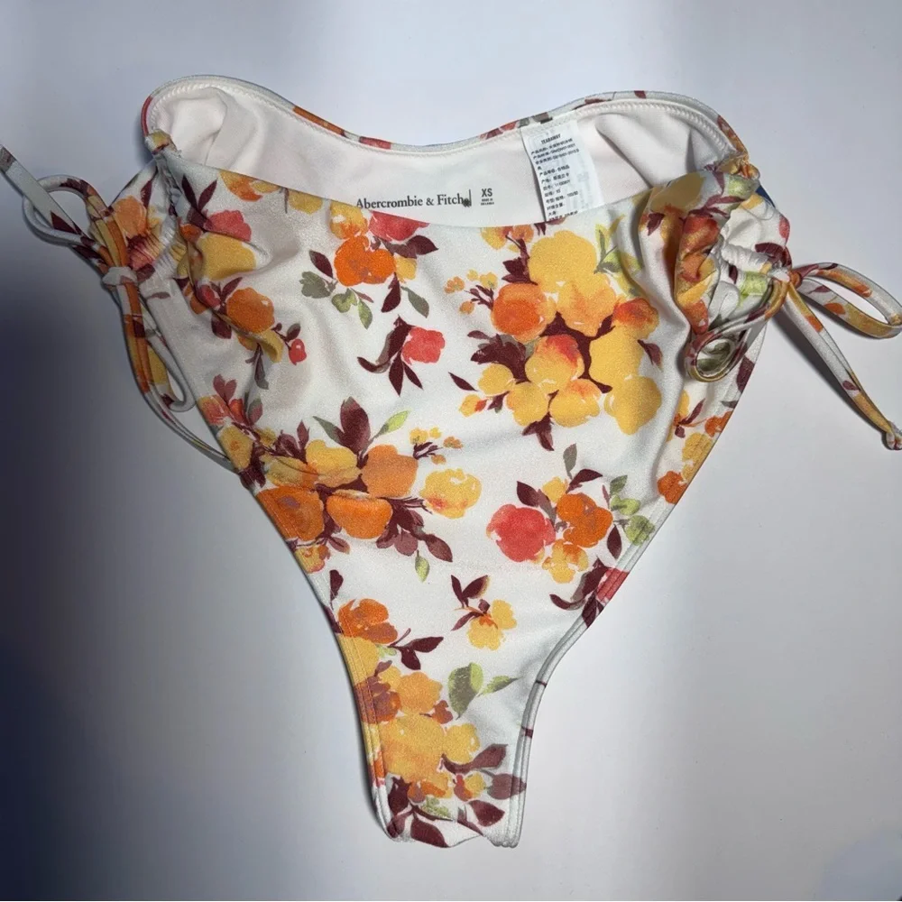 NEW Abercrombie & Fitch Cheeky Bikini Bottom White/Orange, Floral High-Waist 
XS - Picture 4 of 9